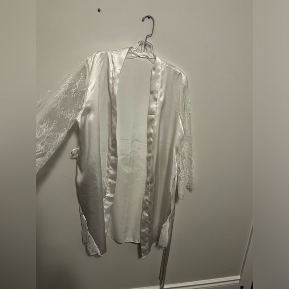 Silky slip and robe - Picture 2 of 5